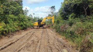 Pembukaan Jalan TMMD Ke-124 Kodim 1012/Buntok Tetap Berjalan Meski Kondisi Medan Berlumpur
