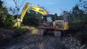 Kodim 1012/Buntok Lakukan Pembukaan Jalan Hingga Larut Malam, TMMD Ke-124 Sudah Berjalan 11 Hari