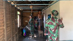 Program RTLH TMMD Ke-124 Kodim 1012/Buntok Tambahkan Plafon Demi Tingkatkan Kenyamanan Hunian