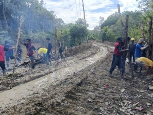 Sinergi Satgas, Warga, dan Alat Berat Warnai Pembangunan Jalan TMMD di Desa Talio