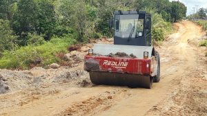 Pembukaan Jalan TMMD Ke-124 Kodim 1012/Buntok, Alat Berat Ekskavator dan Wales Bekerja Bergantian untuk Mempercepat Progres